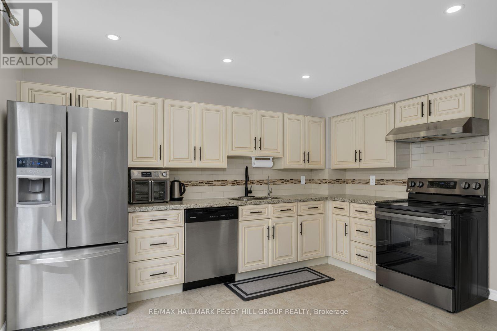 35 Victorway Drive, Barrie, Ontario L4N 9L3 - Photo 4 - S13696790