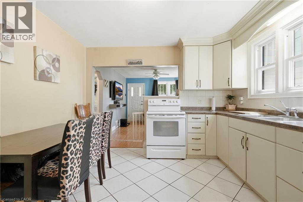 13 Prestwick Avenue, St. Catharines, Ontario  L2P 2E5 - Photo 7 - 40857171