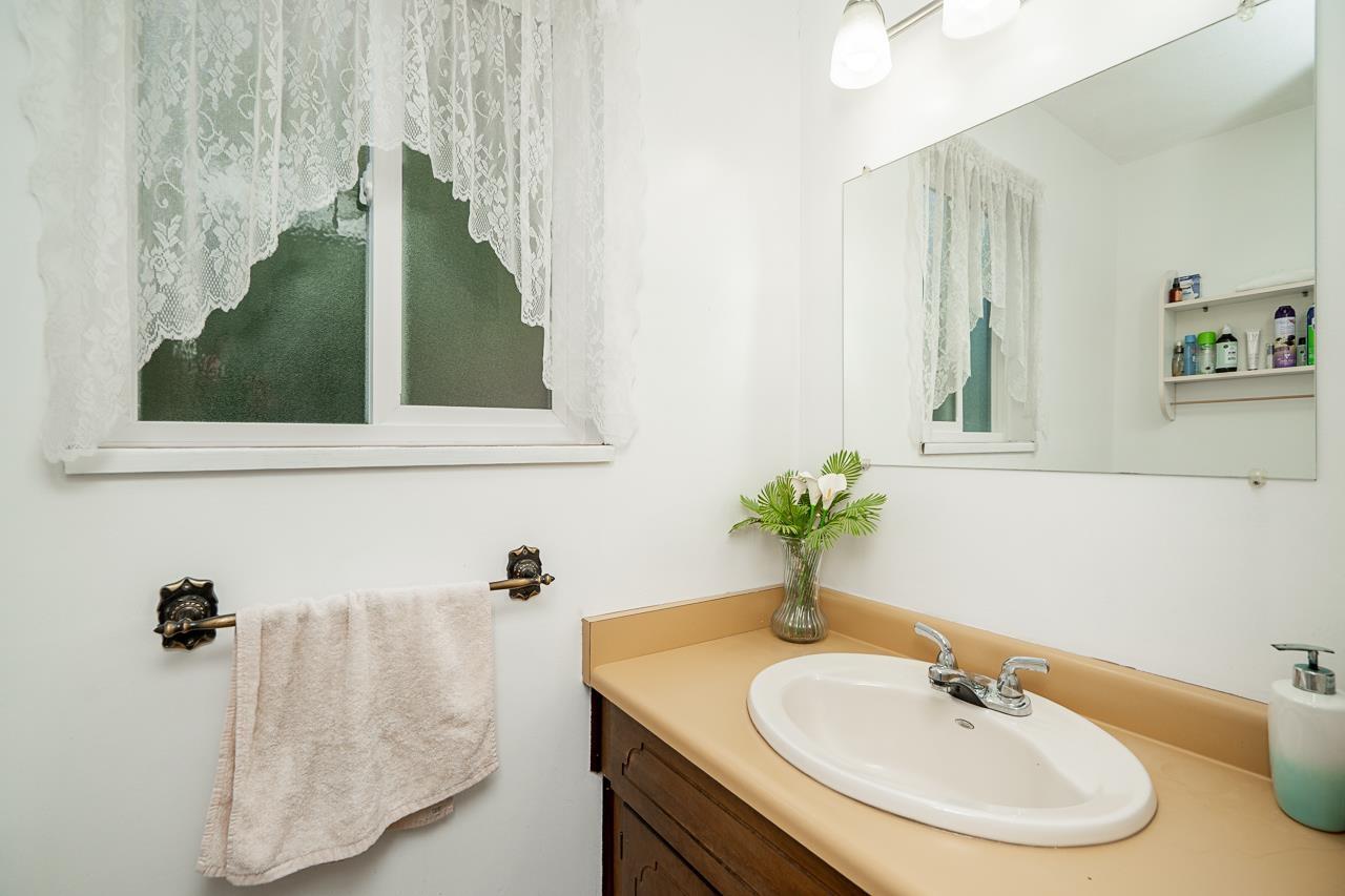 9667 155 Street, Surrey, British Columbia  V3R 7Y9 - Photo 10 - R3156070