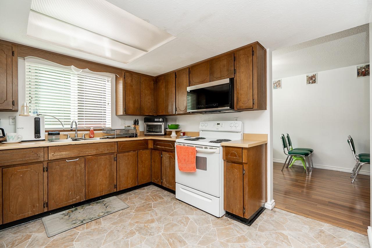 9667 155 Street, Surrey, British Columbia  V3R 7Y9 - Photo 5 - R3156070