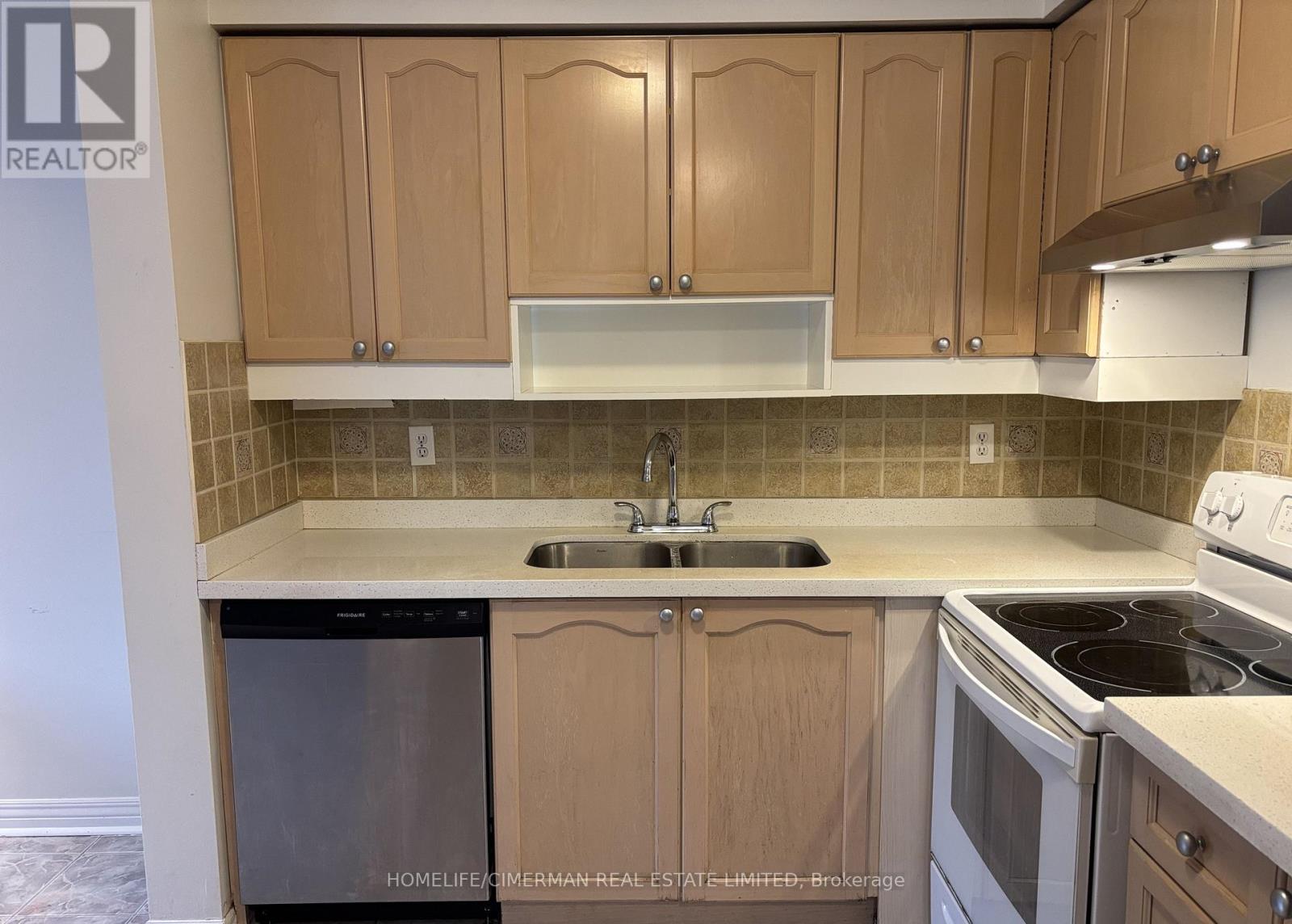 5554 Creditrise Place, Mississauga, Ontario  L5M 6E3 - Photo 5 - W13695718