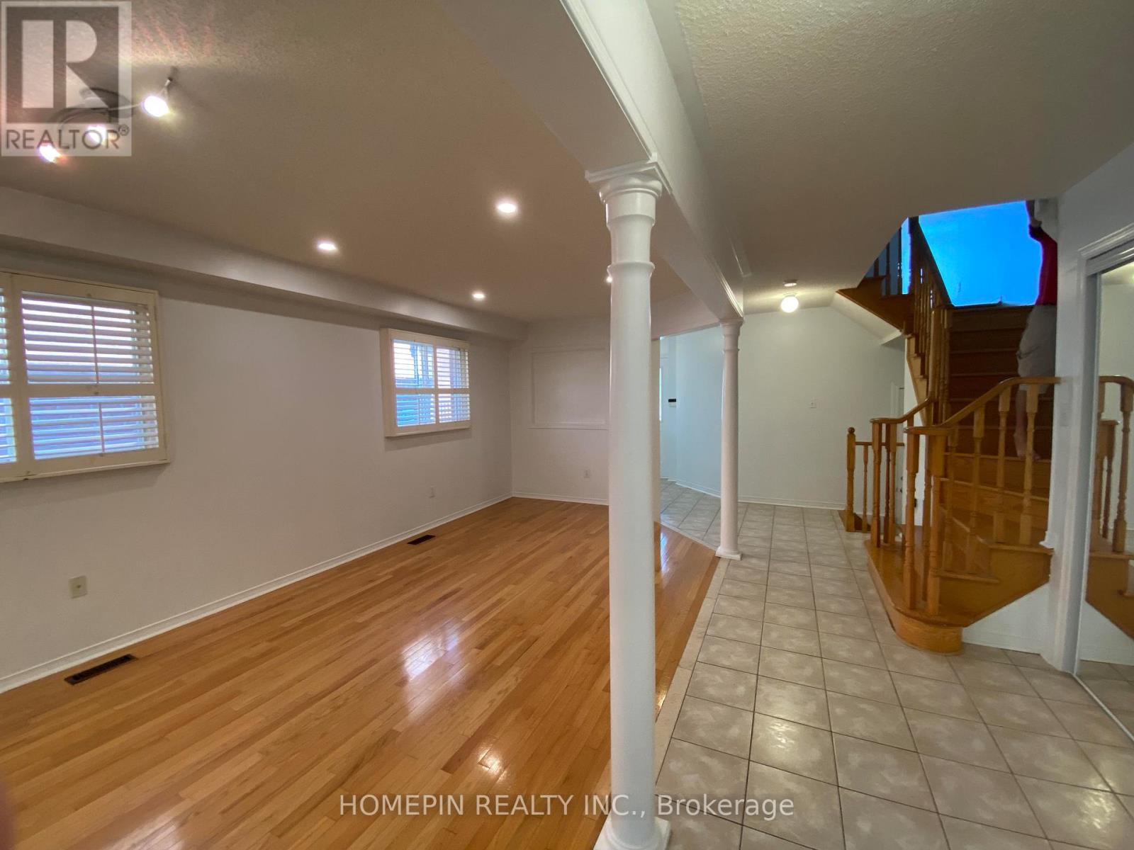 3116 Wheatstone Avenue, Mississauga, Ontario L5B 4J5 - Photo 3 - W13696806