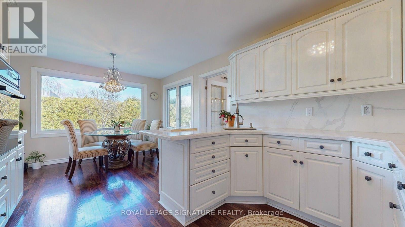 1534 Carrington Road, Mississauga, Ontario  L5M 2K1 - Photo 3 - W13696824