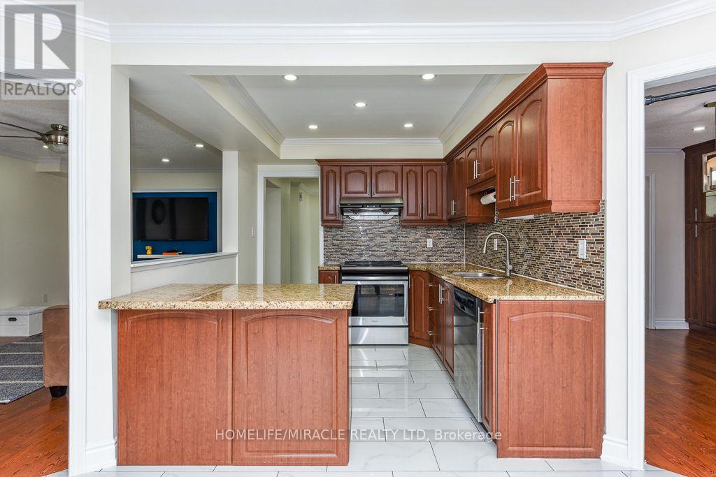 5449 Heritage Hills Boulevard, Mississauga, Ontario  L5R 2H4 - Photo 15 - W13696856
