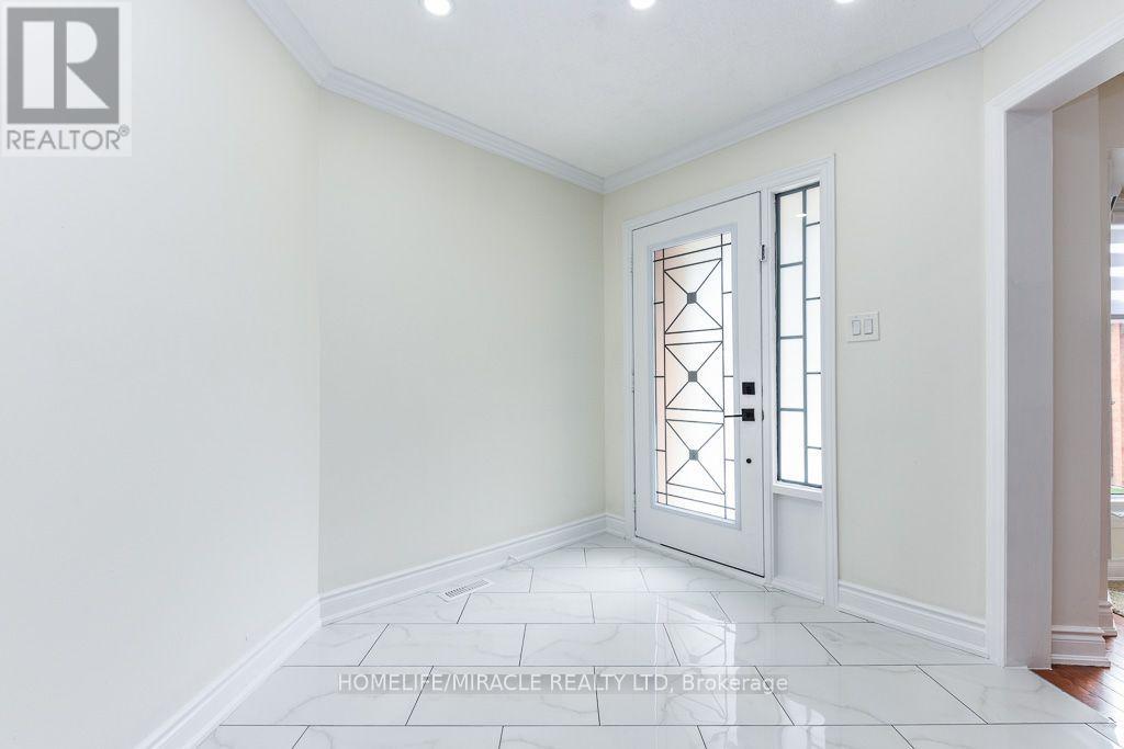 5449 Heritage Hills Boulevard, Mississauga, Ontario  L5R 2H4 - Photo 3 - W13696856