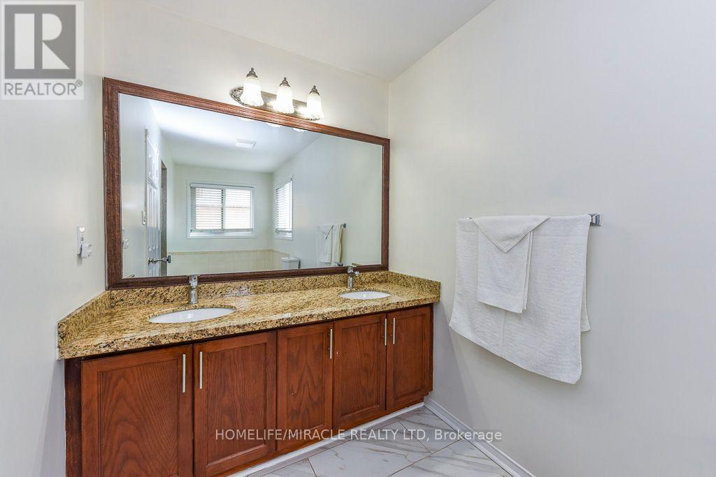 5449 Heritage Hills Boulevard, Mississauga, Ontario  L5R 2H4 - Photo 30 - W13696856