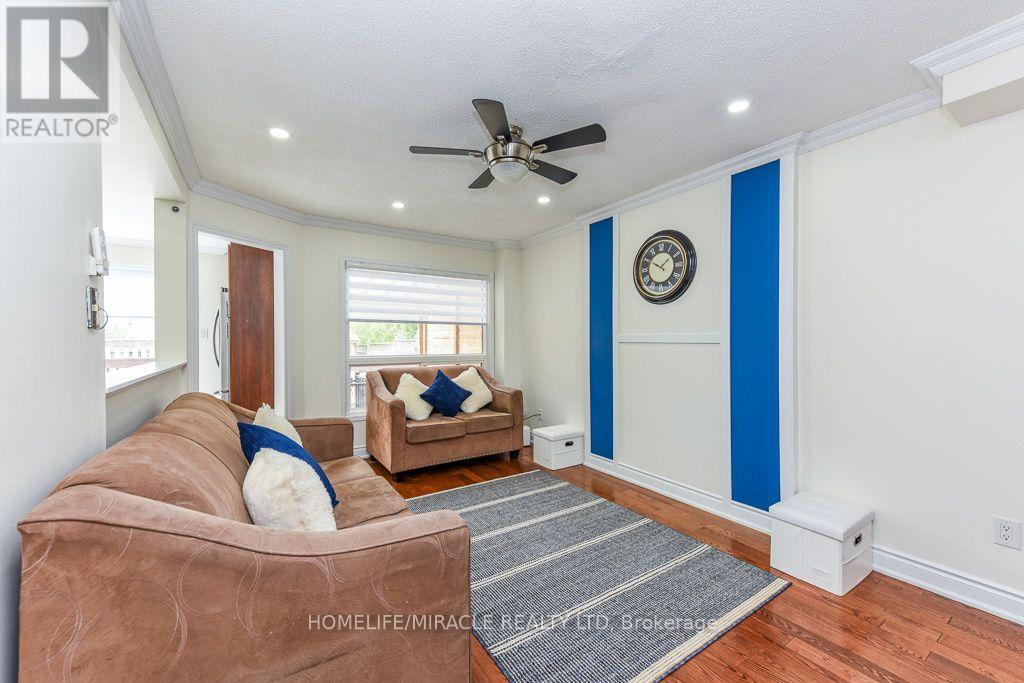 5449 Heritage Hills Boulevard, Mississauga, Ontario  L5R 2H4 - Photo 9 - W13696856