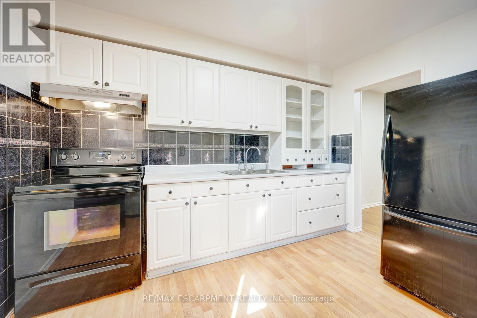 4 - 140 Ripley Court, Oakville, Ontario  L6H 1H1 - Photo 8 - W13696870