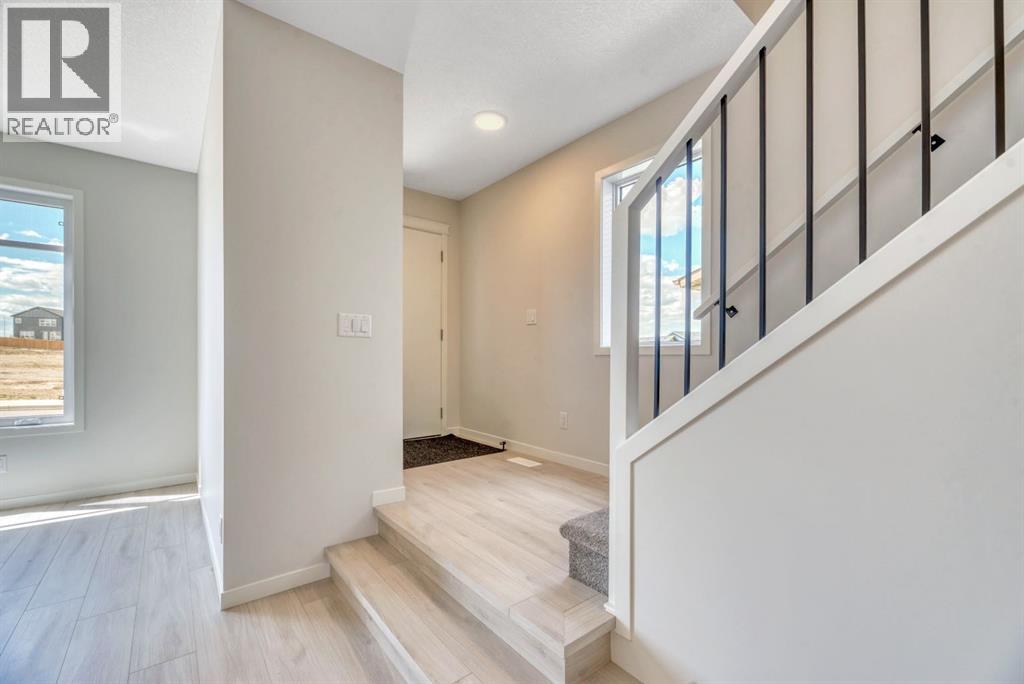 28 Mitchell Way NW, Calgary, Alberta  T3R 2G2 - Photo 7 - A2320972