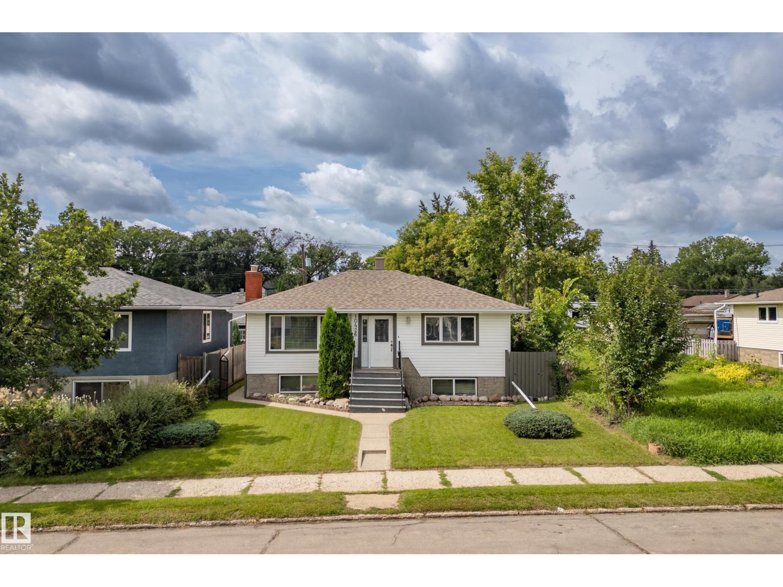 10426 79 St Nw, Edmonton, Alberta  T6A 3G9 - Photo 2 - E4504510