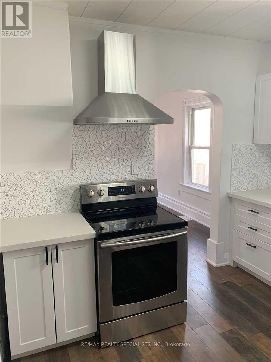 12 Page Street, St. Catharines, Ontario  L2R 4A3 - Photo 6 - X13696802