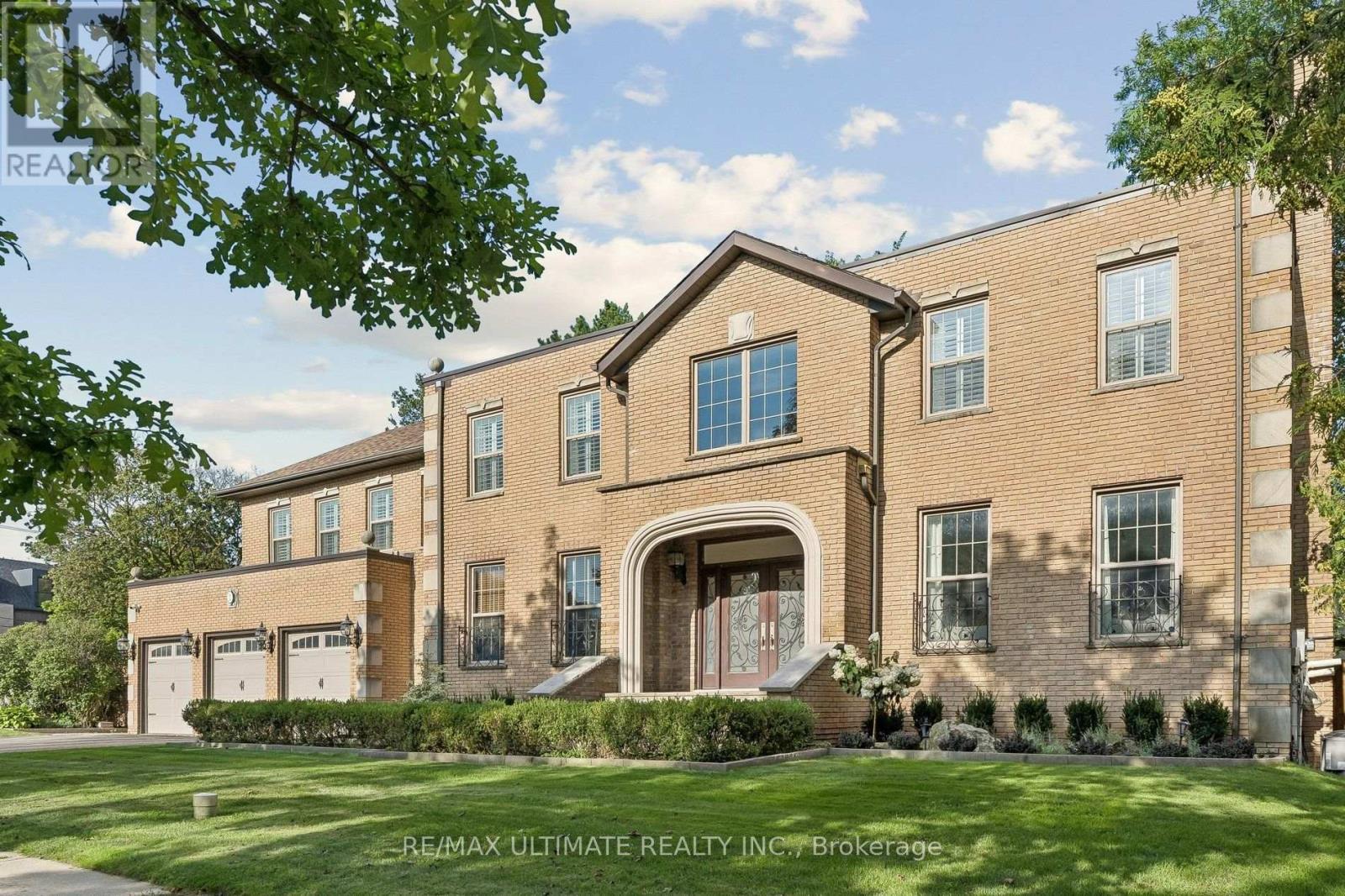 1 VERSAILLES COURT, Toronto, Ontario