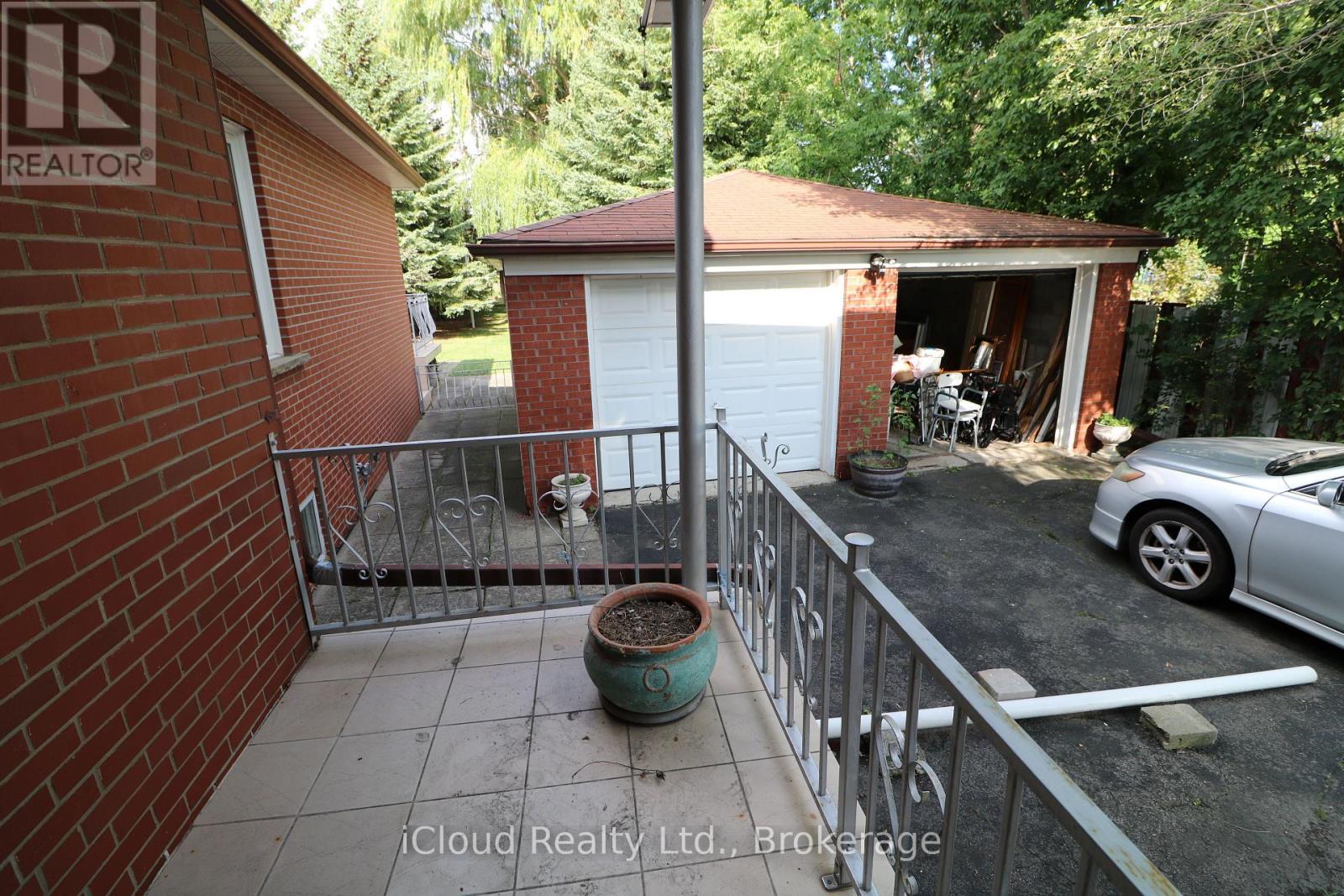 9 Benalto Road, Toronto, Ontario  M6A 2R7 - Photo 42 - W13696546