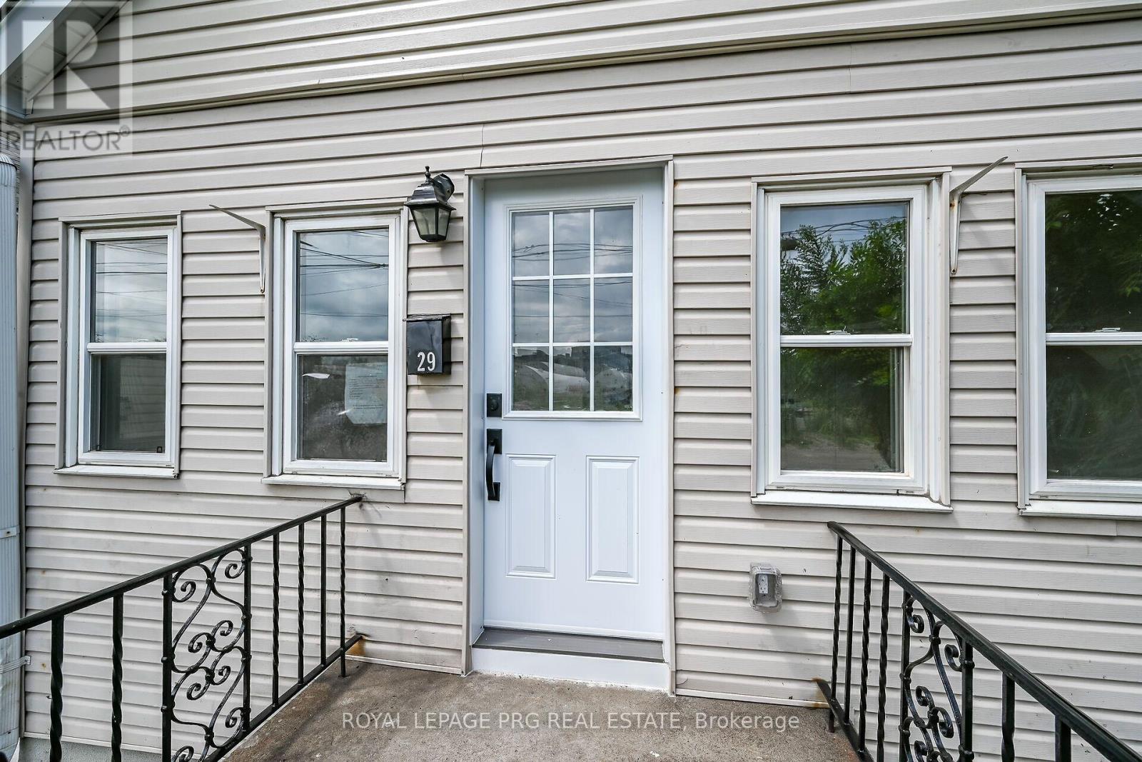 29 Mckinstry Street, Hamilton, Ontario  L8L 6C2 - Photo 3 - X13693690