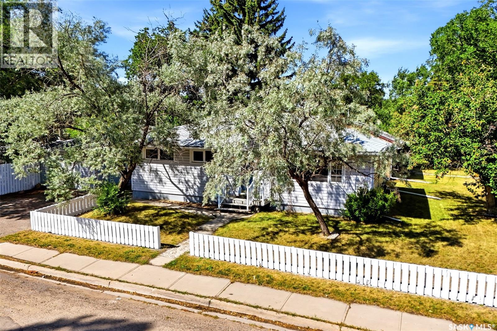 1410 4th Avenue N, Regina, Saskatchewan  S4R 0T1 - Photo 2 - SK046187