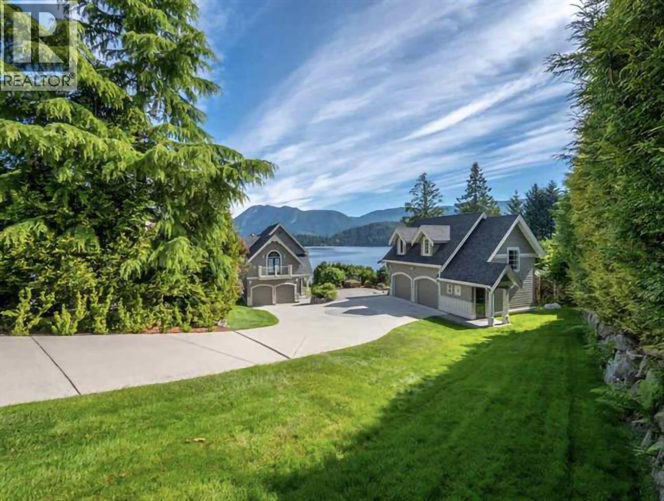 6560 N GALE AVENUE, Sechelt, British Columbia