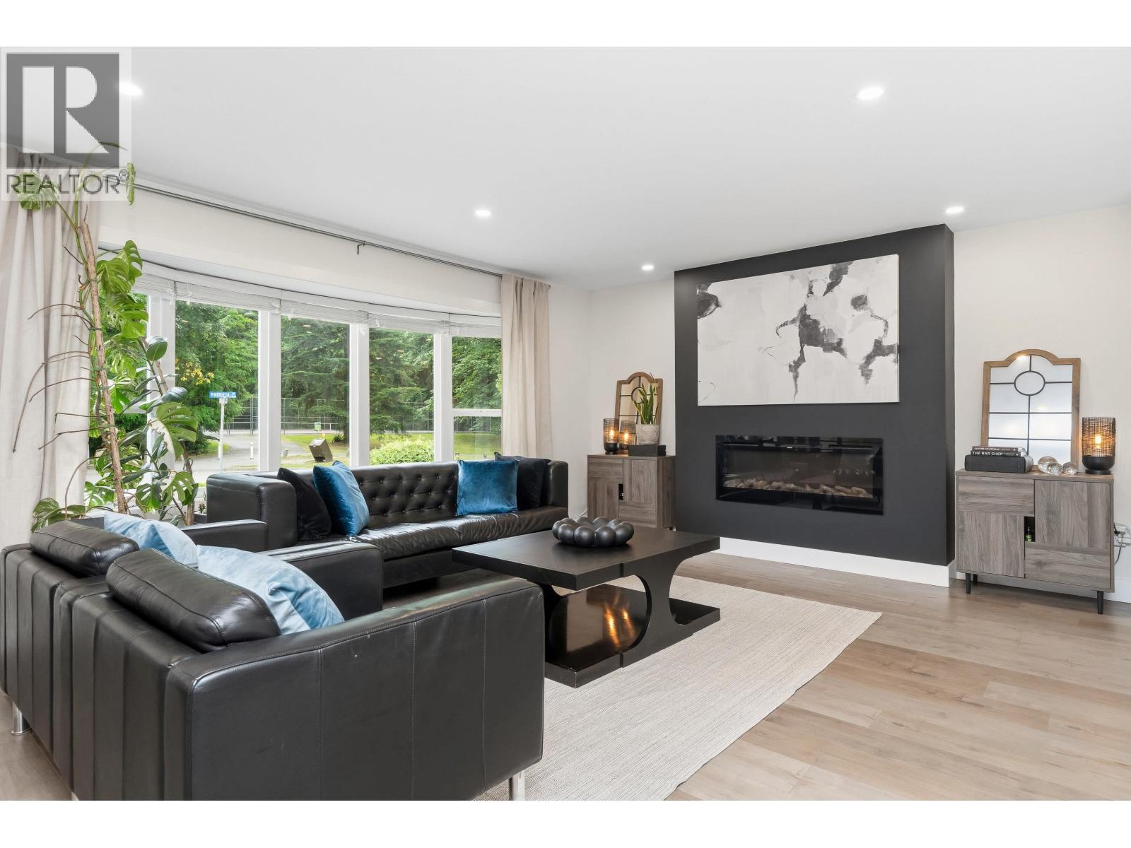 2382 Patricia Avenue, Port Coquitlam, British Columbia  V3B 2H3 - Photo 3 - R3133754