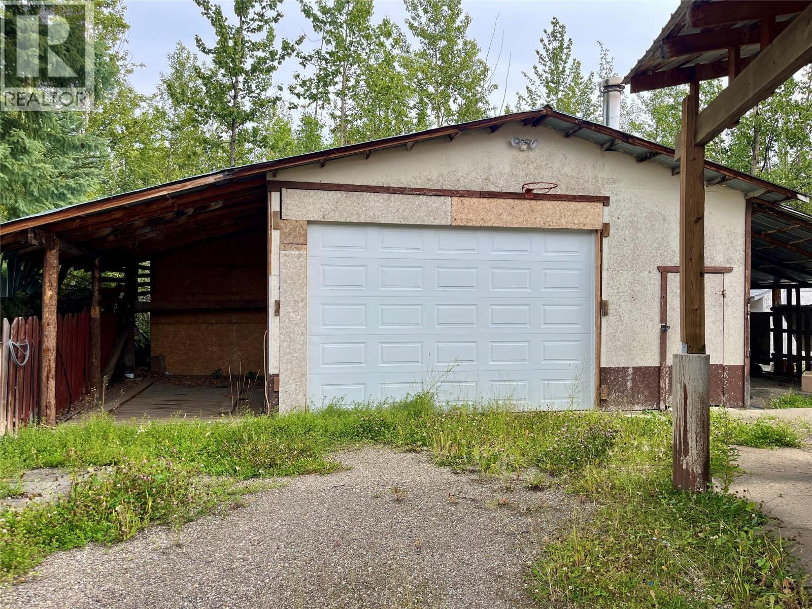 155 Meikle Avenue, Tumbler Ridge, British Columbia  V0C 2W0 - Photo 2 - 10398343