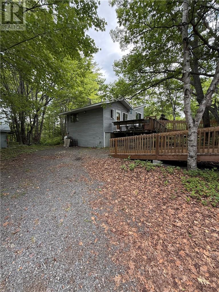 378 Courtemache, Greater Sudbury, Ontario  P3N 1L5 - Photo 2 - 2129902