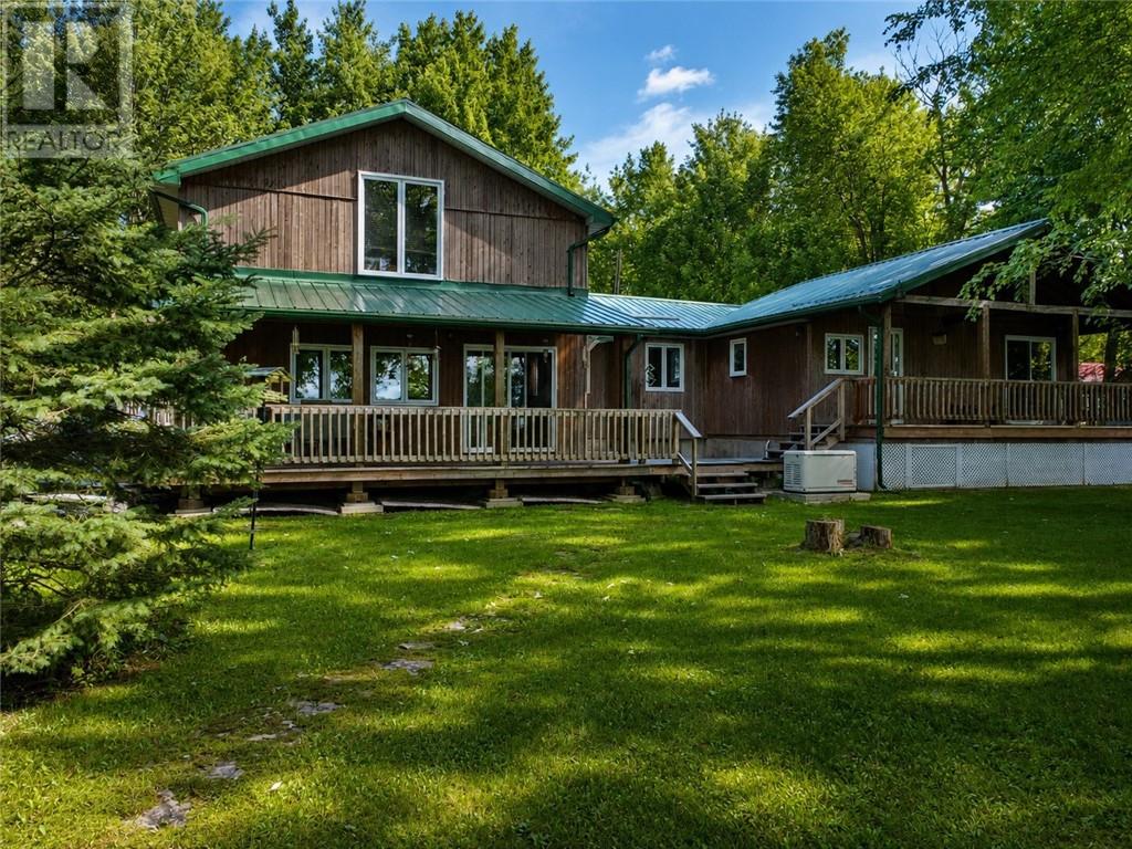 27 Peacock Trail, Kagawong, Ontario