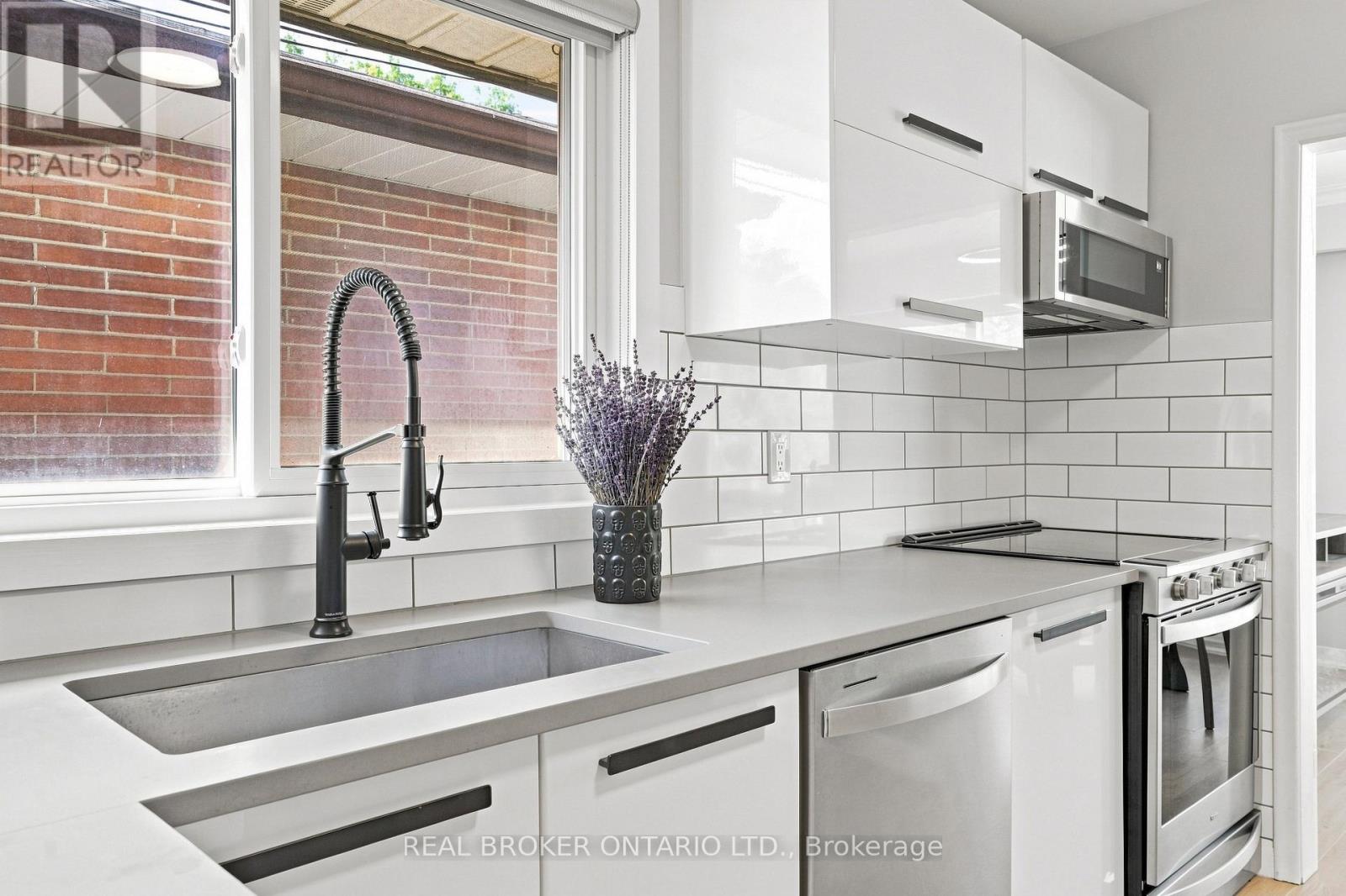 7 Allison Drive, Toronto, Ontario  M8Z 3Z9 - Photo 12 - W13693022