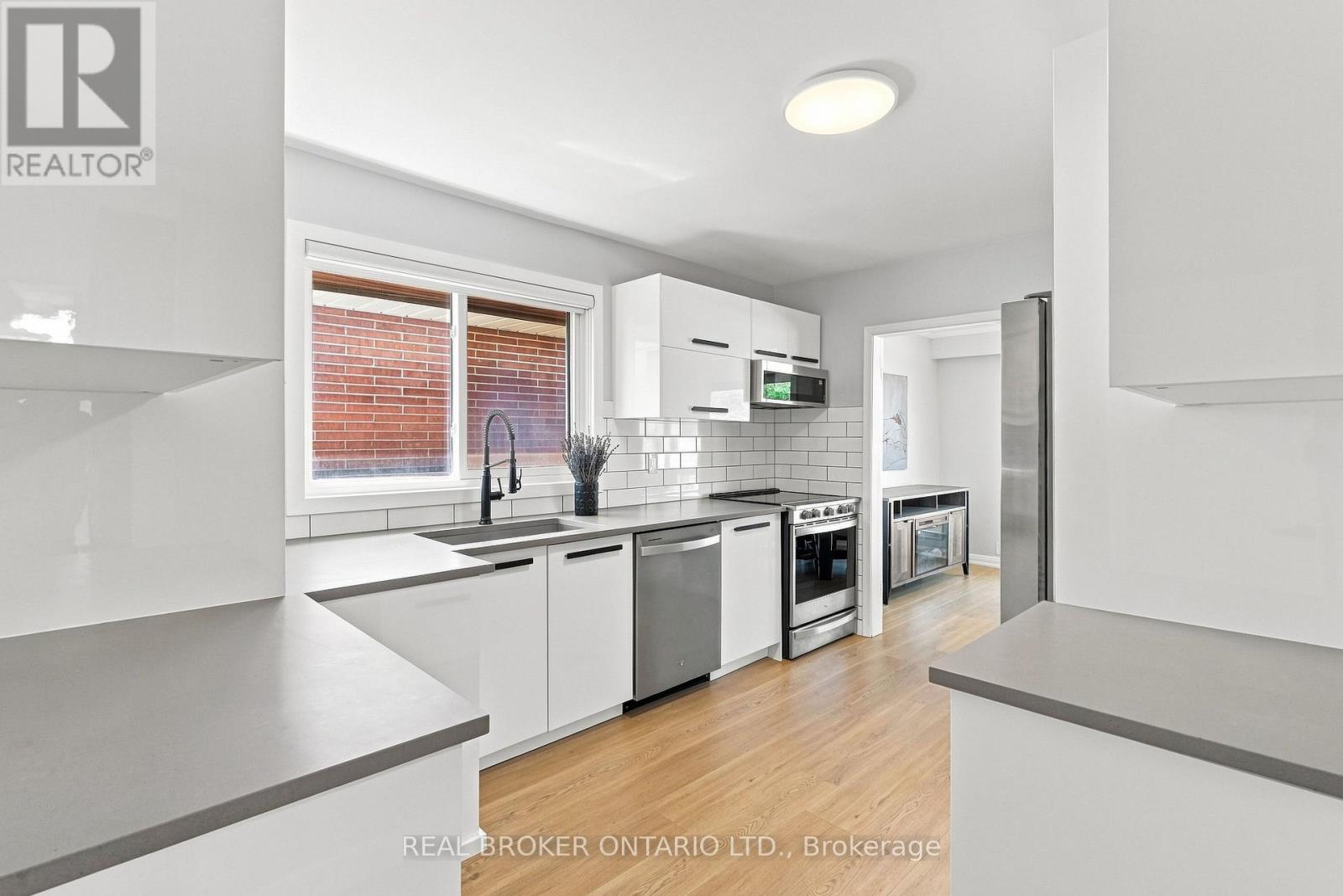 7 Allison Drive, Toronto, Ontario  M8Z 3Z9 - Photo 8 - W13693022