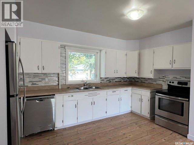511 Centre Street, Meadow Lake, Saskatchewan  S9X 1E5 - Photo 2 - SK046169