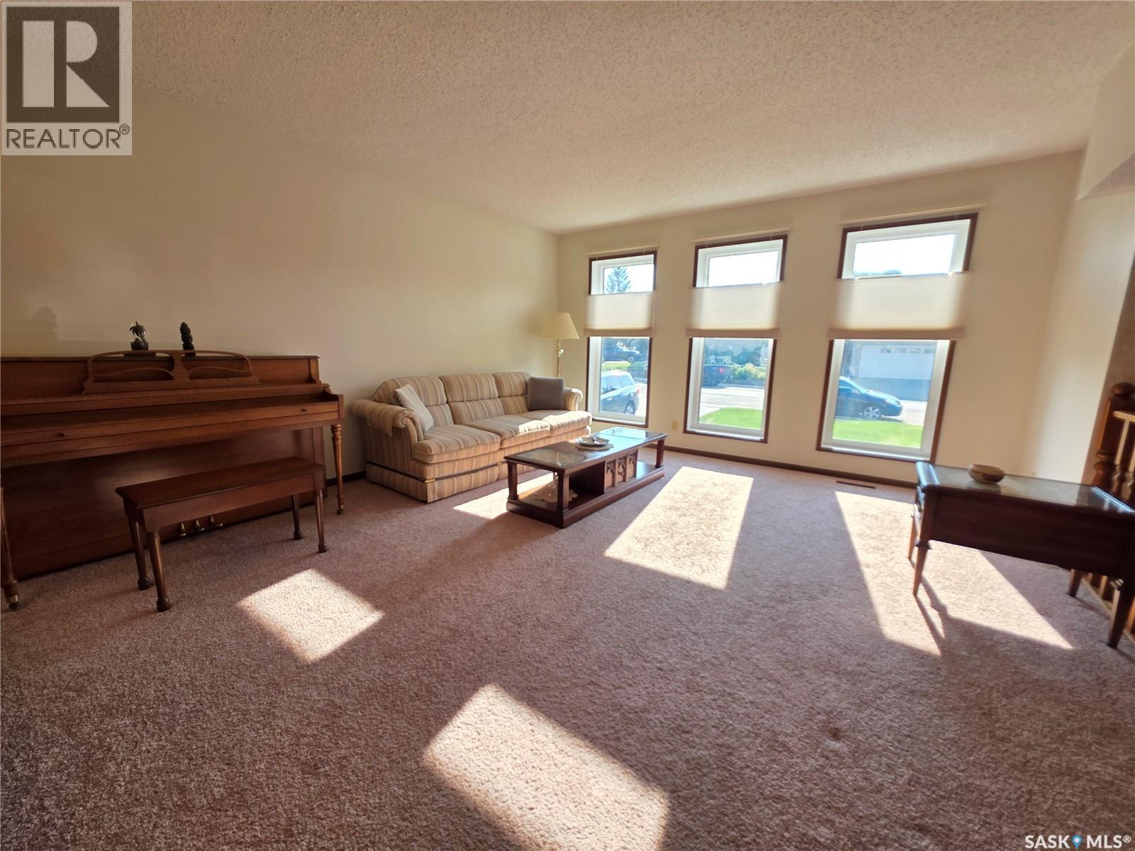 411 Milburn Crescent, Swift Current, Saskatchewan  S9H 4X8 - Photo 3 - SK046133