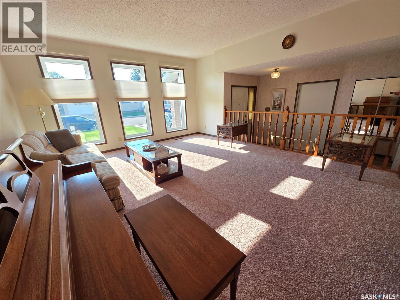 411 Milburn Crescent, Swift Current, Saskatchewan  S9H 4X8 - Photo 6 - SK046133