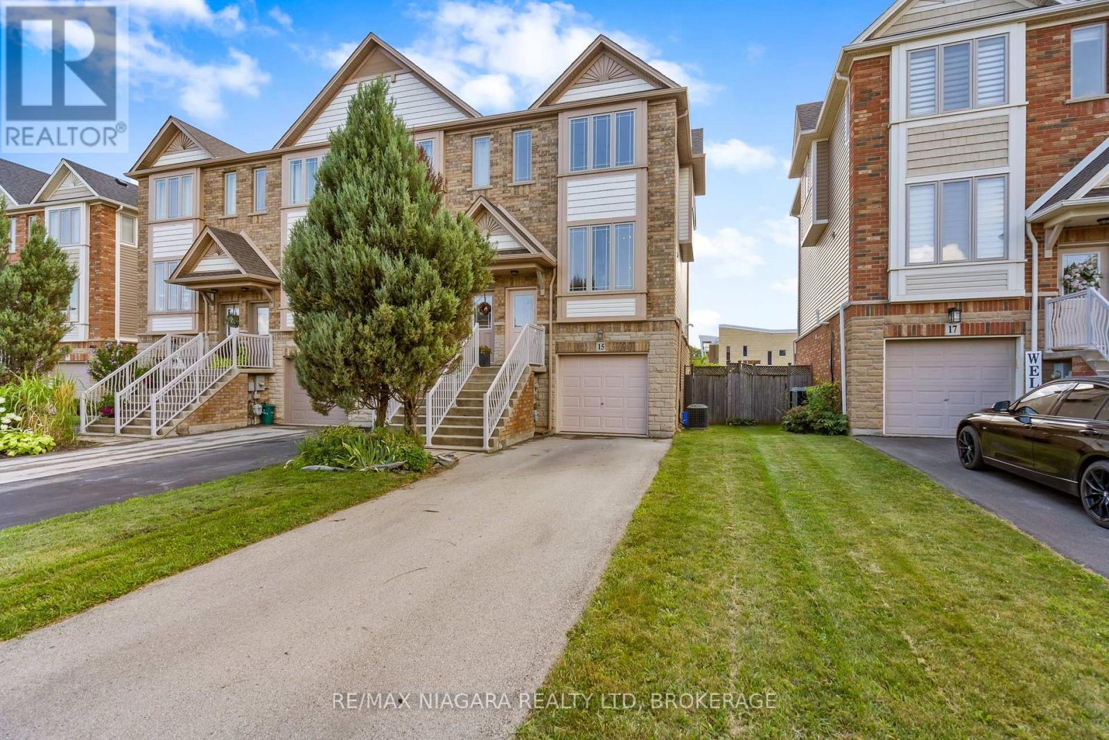15 Hemlock Way, Grimsby (Grimsby West), Ontario  L3M 0A7 - Photo 1 - X13697010