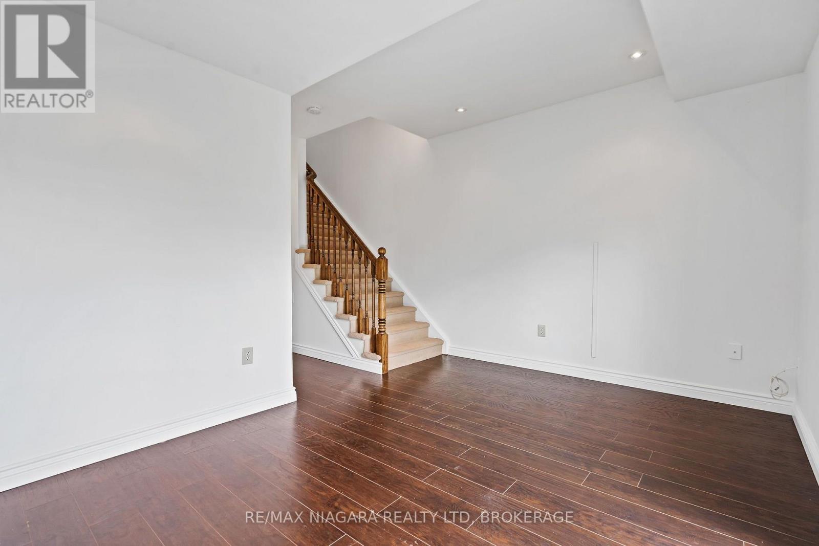 15 Hemlock Way, Grimsby (Grimsby West), Ontario  L3M 0A7 - Photo 18 - X13697010