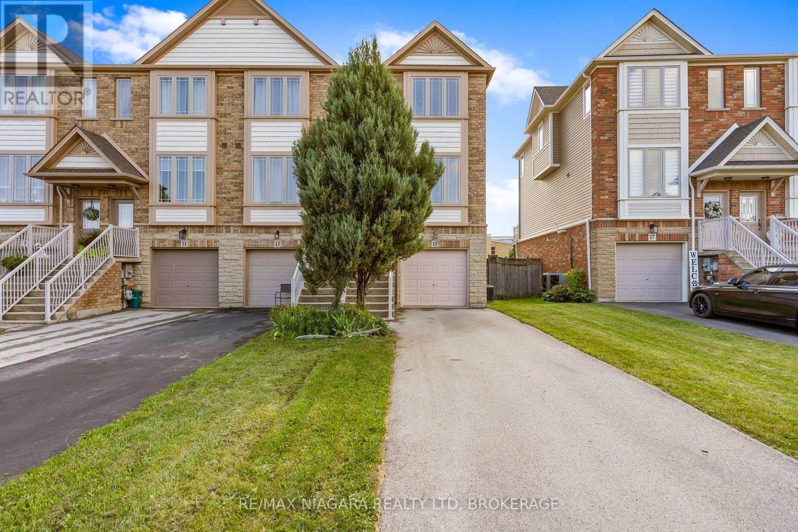 15 Hemlock Way, Grimsby (Grimsby West), Ontario  L3M 0A7 - Photo 2 - X13697010