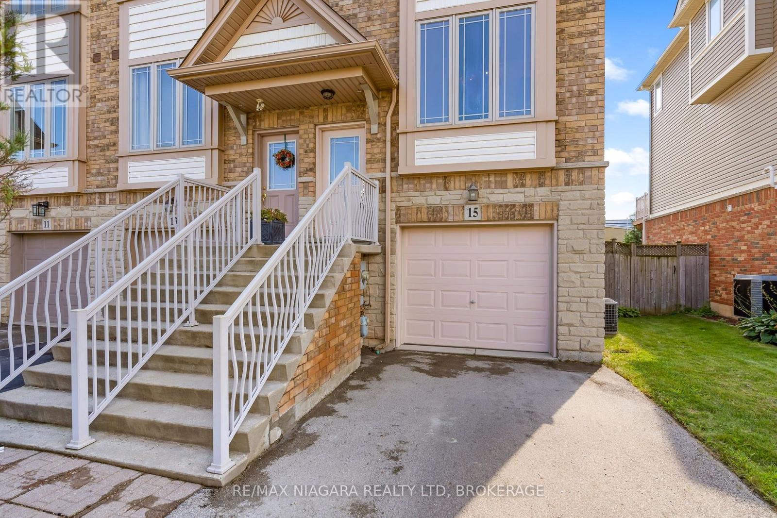 15 Hemlock Way, Grimsby (Grimsby West), Ontario  L3M 0A7 - Photo 3 - X13697010