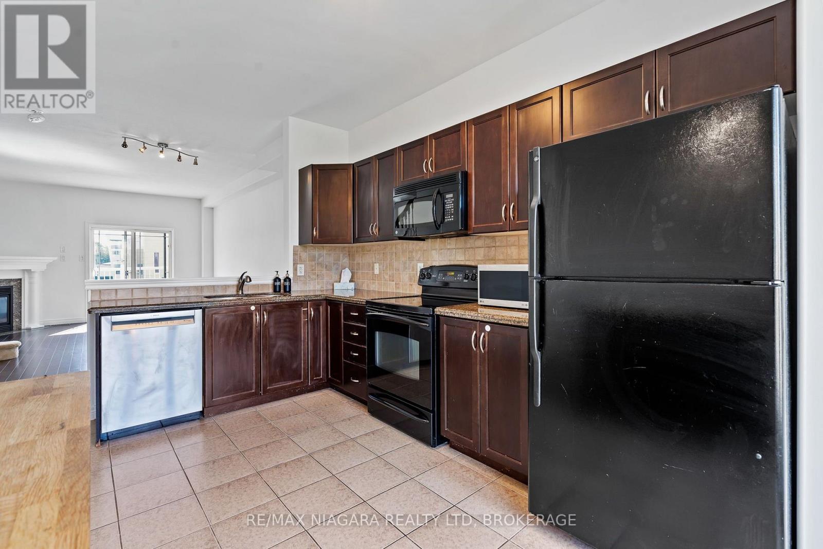 15 Hemlock Way, Grimsby (Grimsby West), Ontario  L3M 0A7 - Photo 6 - X13697010