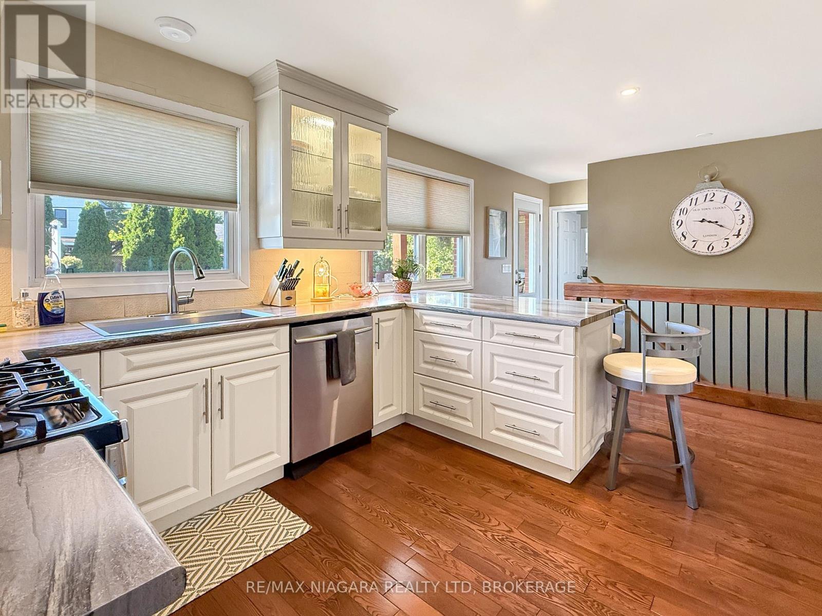 27 Lindbergh Drive, Fort Erie (Central), Ontario L2A 2Z5 - Photo 10 - X13697050