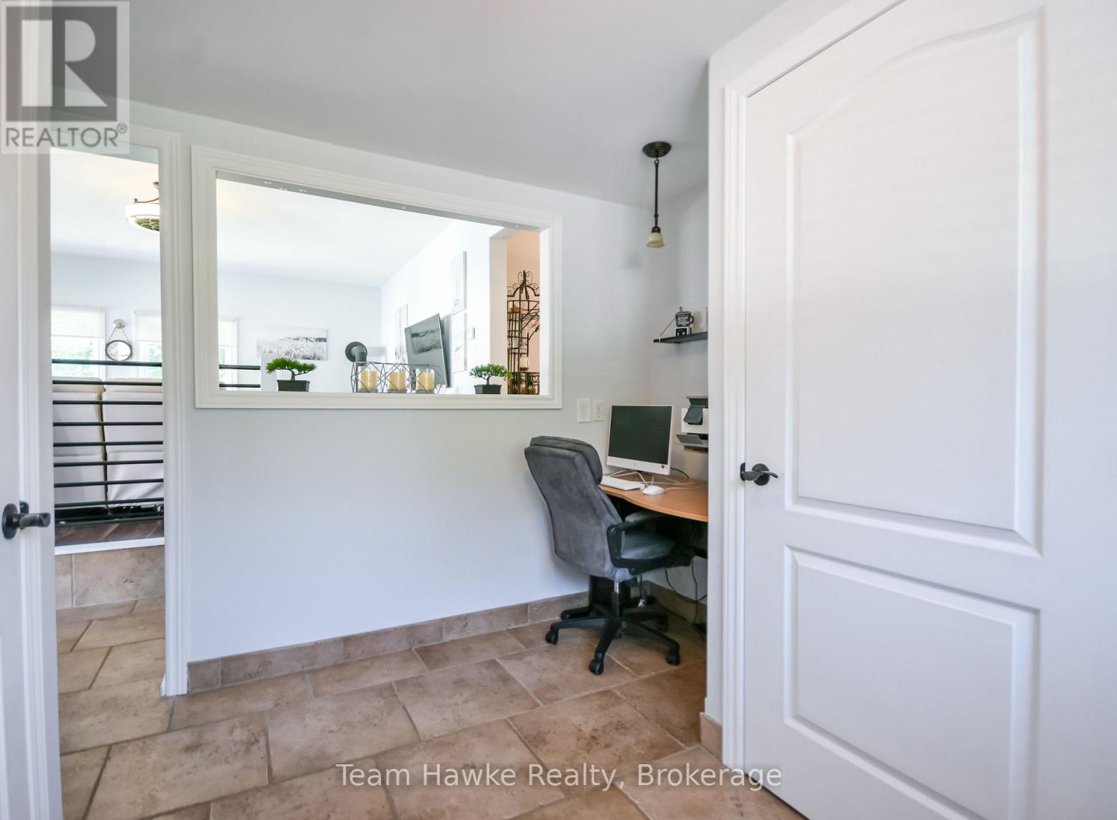 25 Lucy Street, Penetanguishene, Ontario  L9M 1K7 - Photo 10 - S13697012