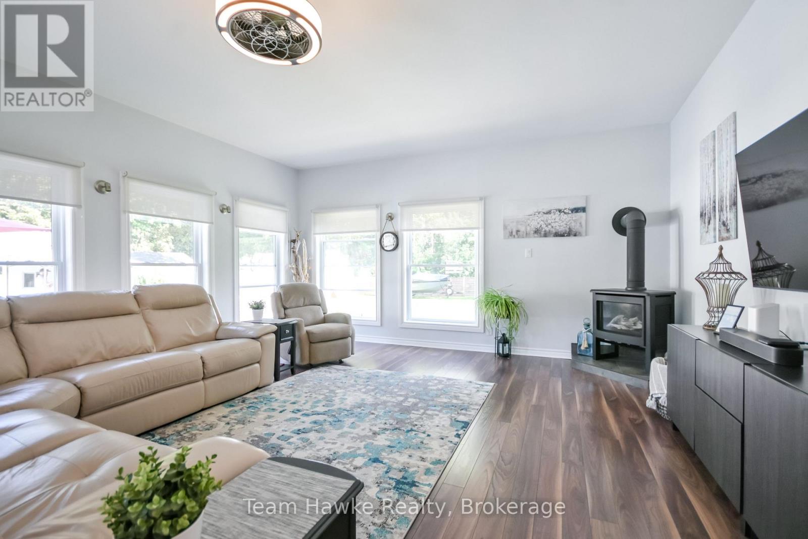 25 Lucy Street, Penetanguishene, Ontario  L9M 1K7 - Photo 11 - S13697012