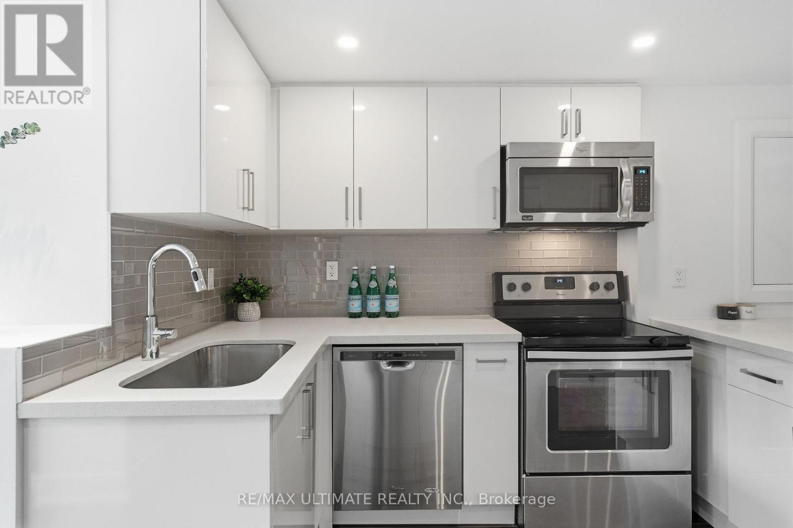305 Winona Drive, Toronto, Ontario  M6C 3S8 - Photo 12 - C13696966