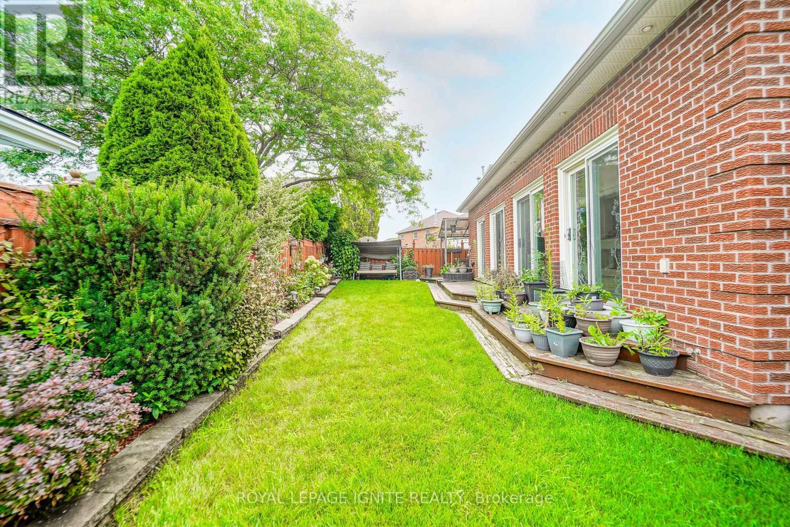 1592 Harrowsmith Court N, Pickering, Ontario  L1X 2L9 - Photo 11 - E13697088