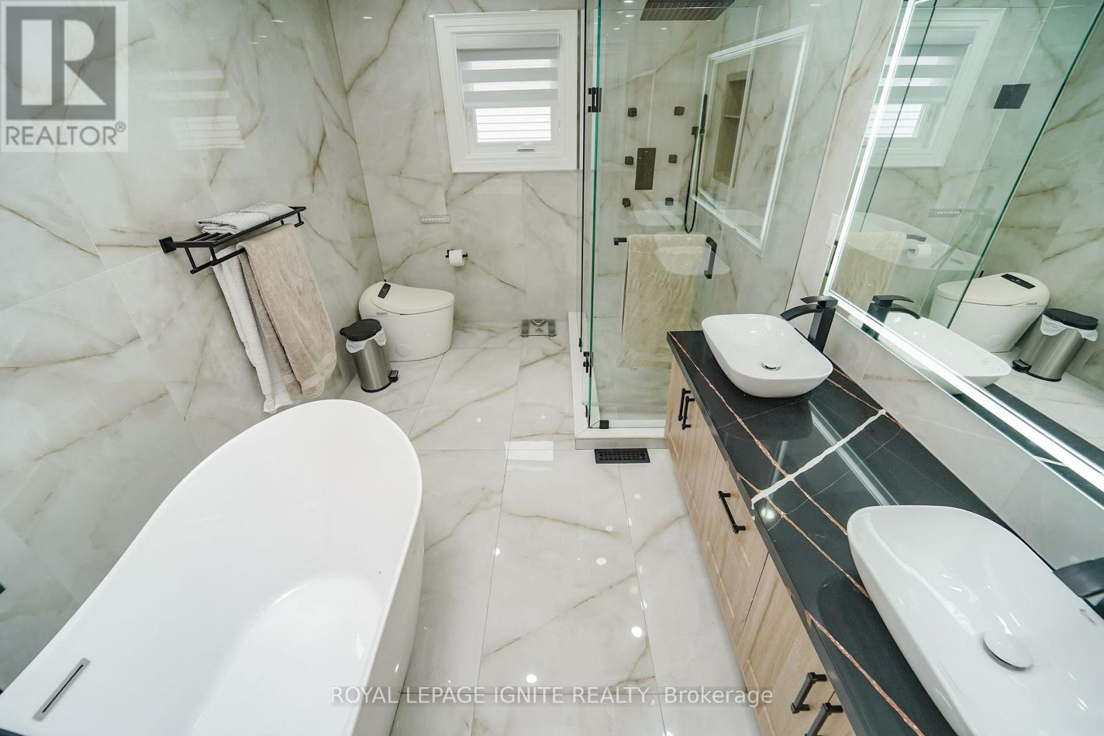 1592 Harrowsmith Court N, Pickering, Ontario  L1X 2L9 - Photo 43 - E13697088