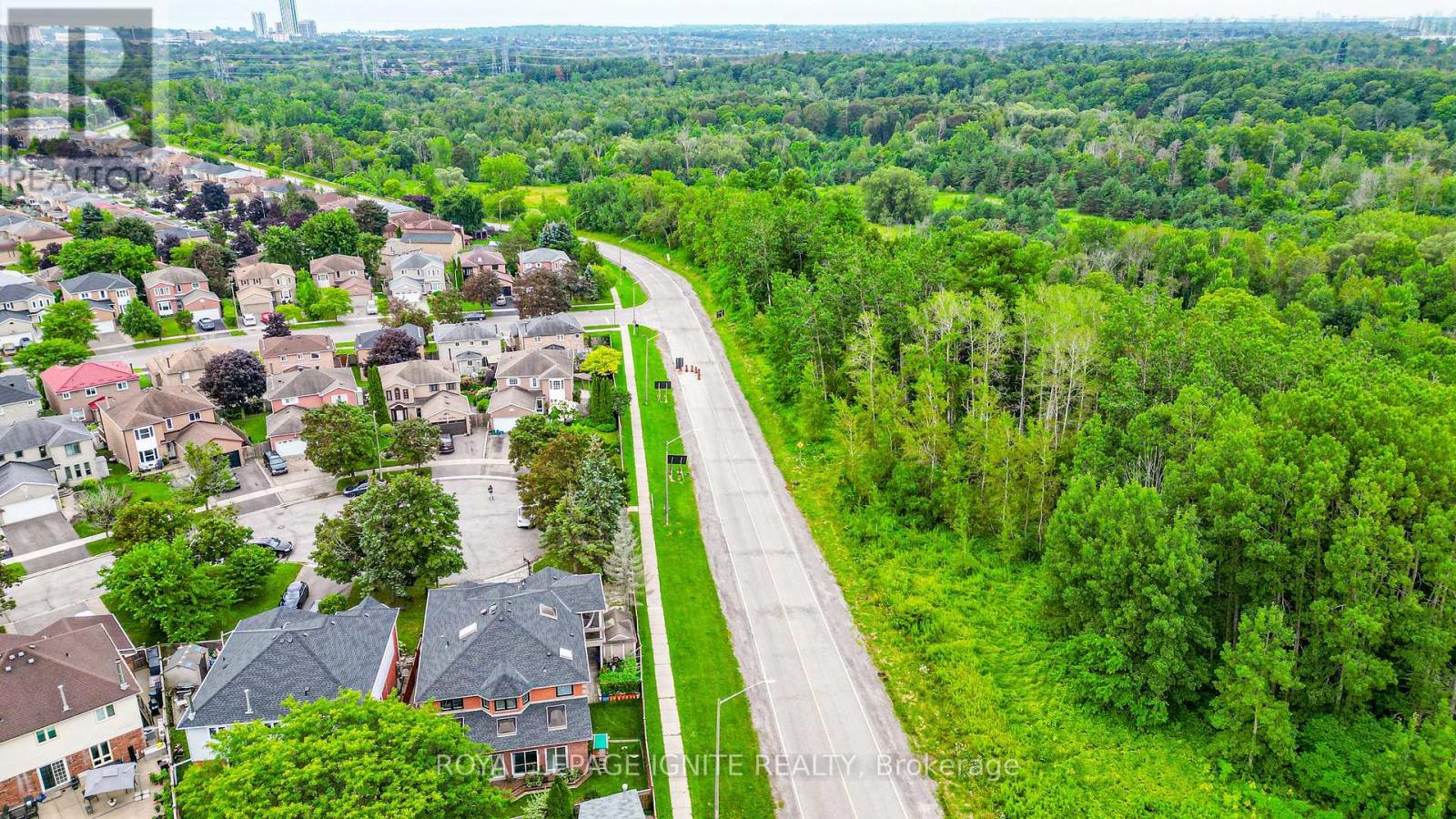 1592 Harrowsmith Court N, Pickering, Ontario  L1X 2L9 - Photo 8 - E13697088