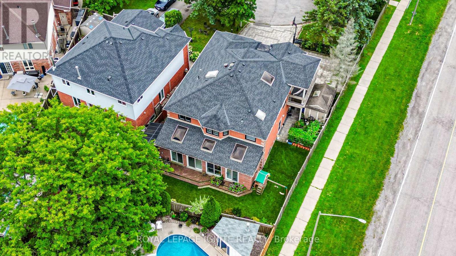 1592 Harrowsmith Court N, Pickering, Ontario  L1X 2L9 - Photo 9 - E13697088