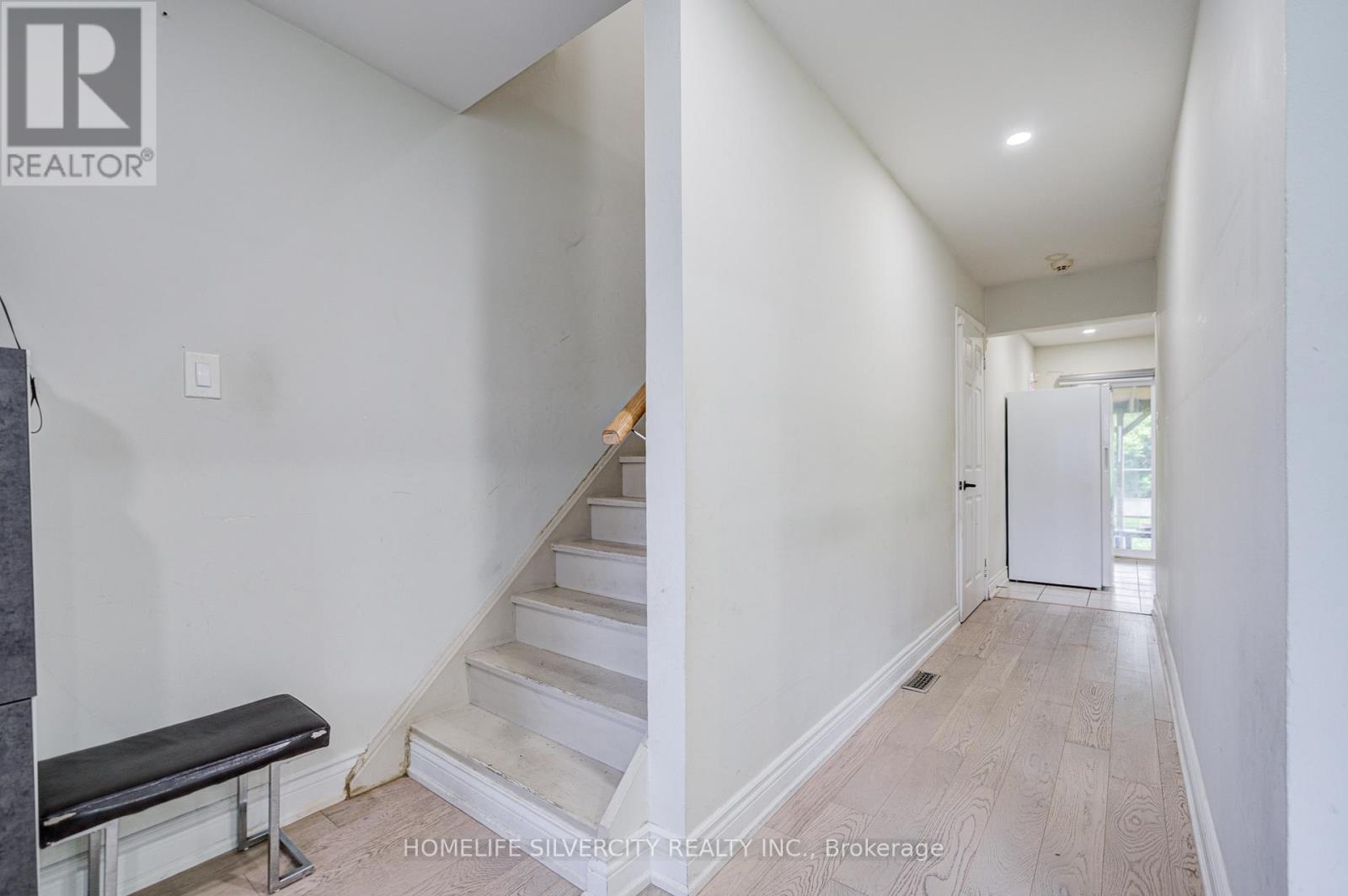 160 Purvis Crescent, Toronto, Ontario  M1B 1H9 - Photo 4 - E13697134