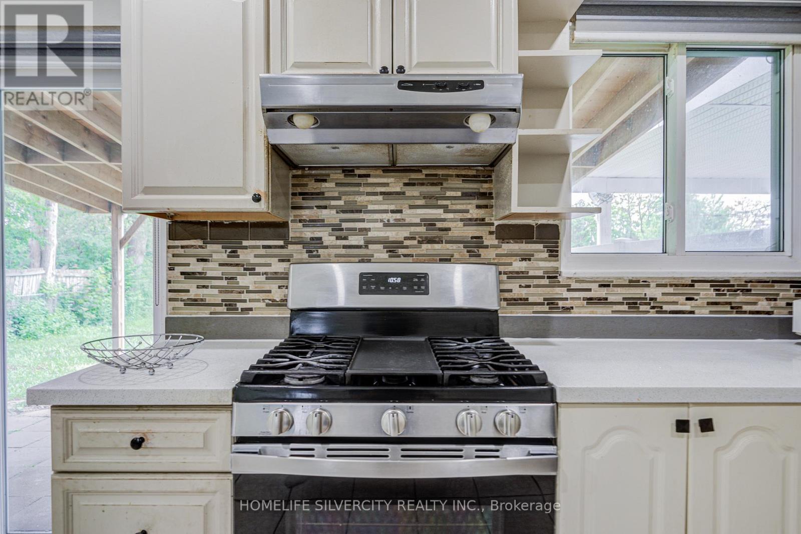 160 Purvis Crescent, Toronto, Ontario  M1B 1H9 - Photo 7 - E13697134