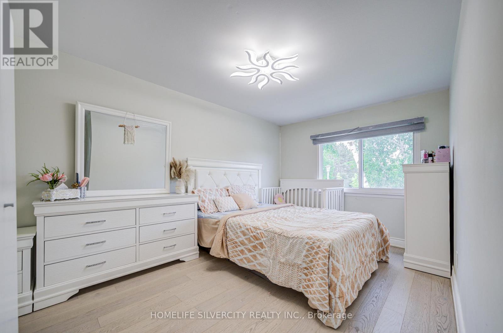 160 Purvis Crescent, Toronto, Ontario  M1B 1H9 - Photo 8 - E13697134