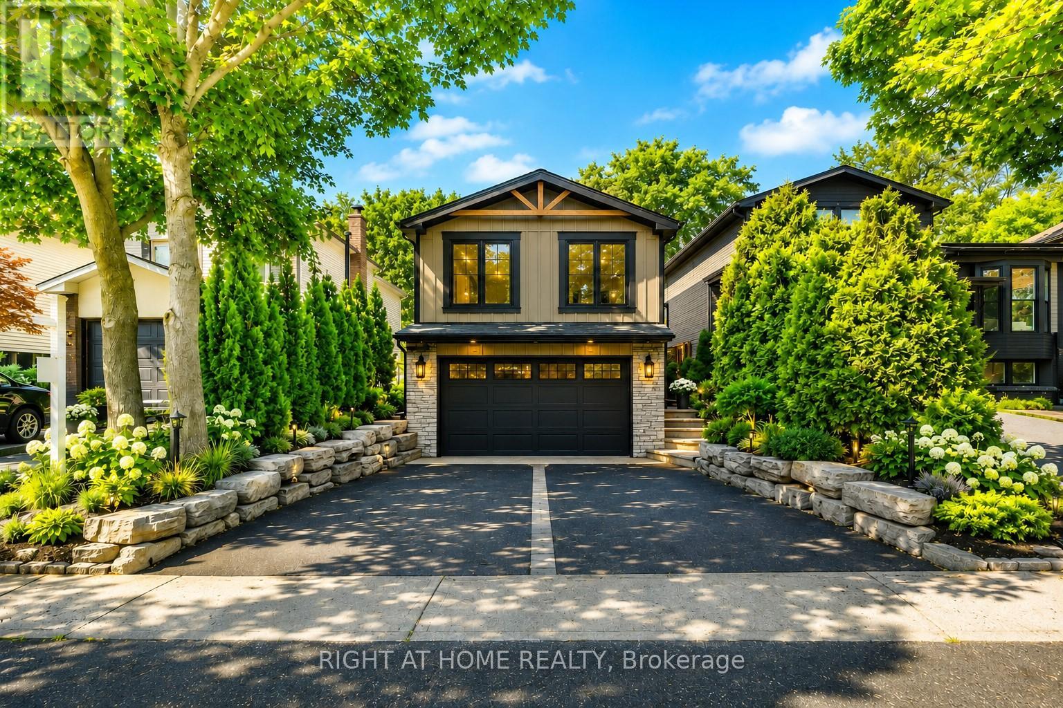 168 Springhead Gardens, Richmond Hill, Ontario  L4C 5C6 - Photo 2 - N13696918