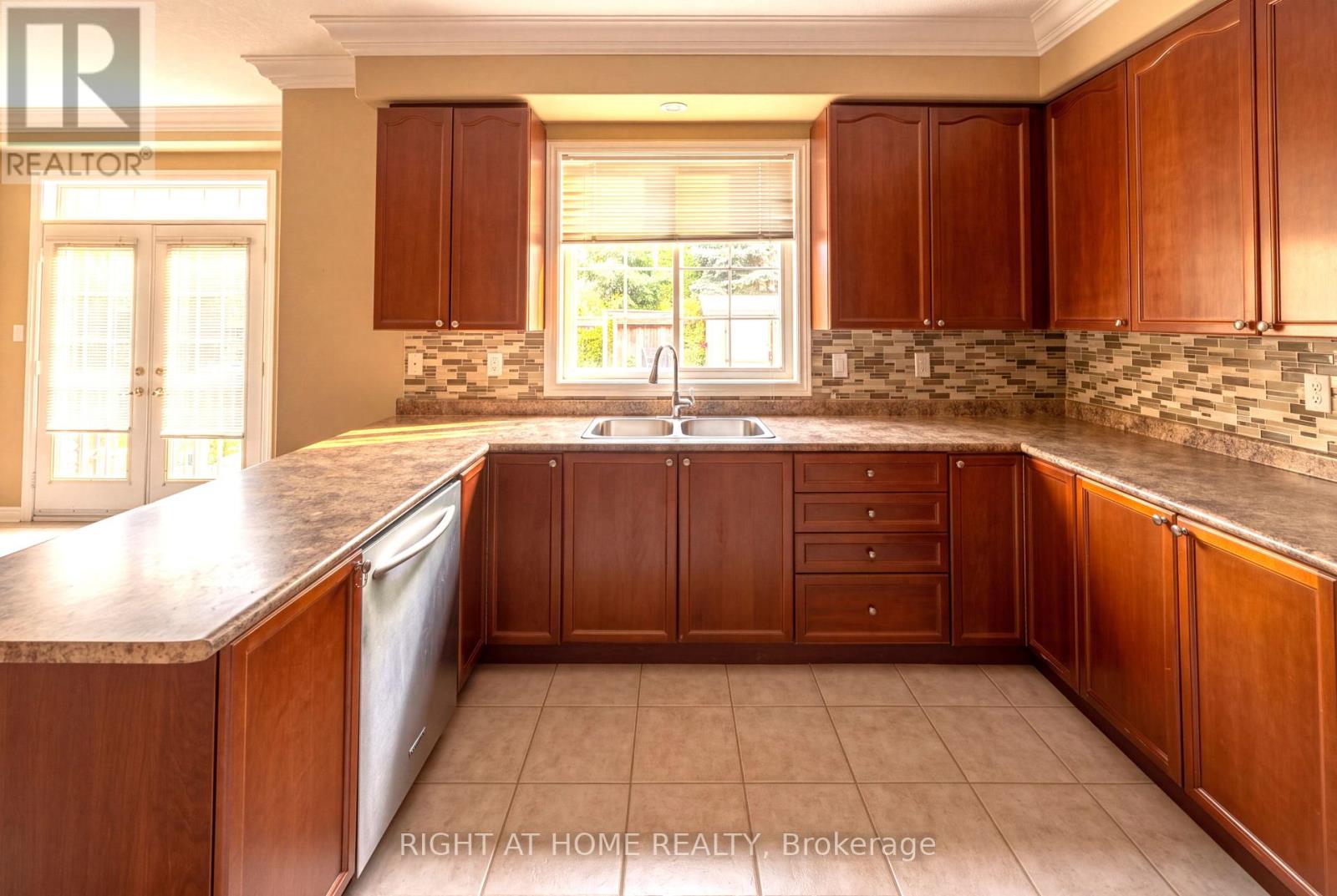 52 Prince William Way, Barrie, Ontario L4N 0Y9 - Photo 13 - S13696950