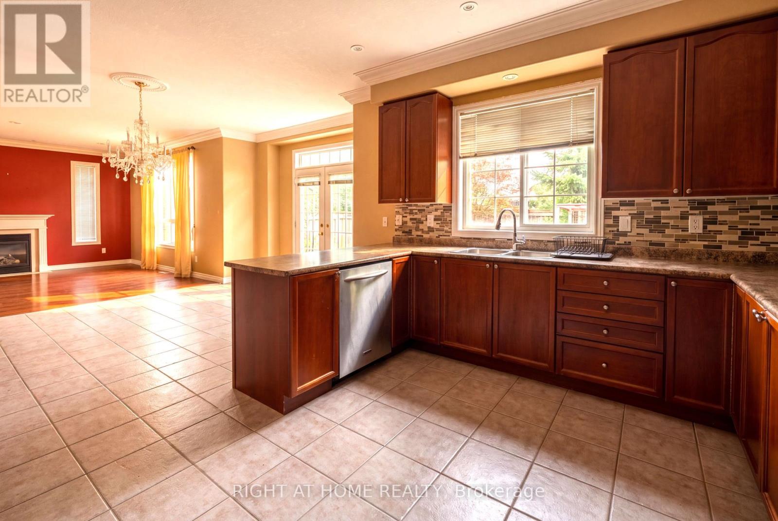 52 Prince William Way, Barrie, Ontario L4N 0Y9 - Photo 14 - S13696950