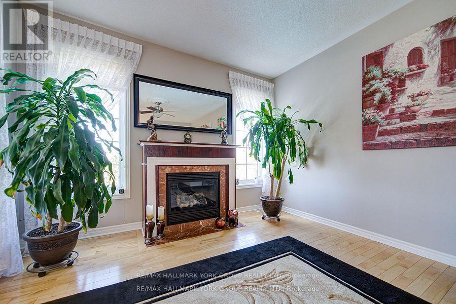 26 Regalia Way, Barrie, Ontario  L4M 7H7 - Photo 10 - S13697014