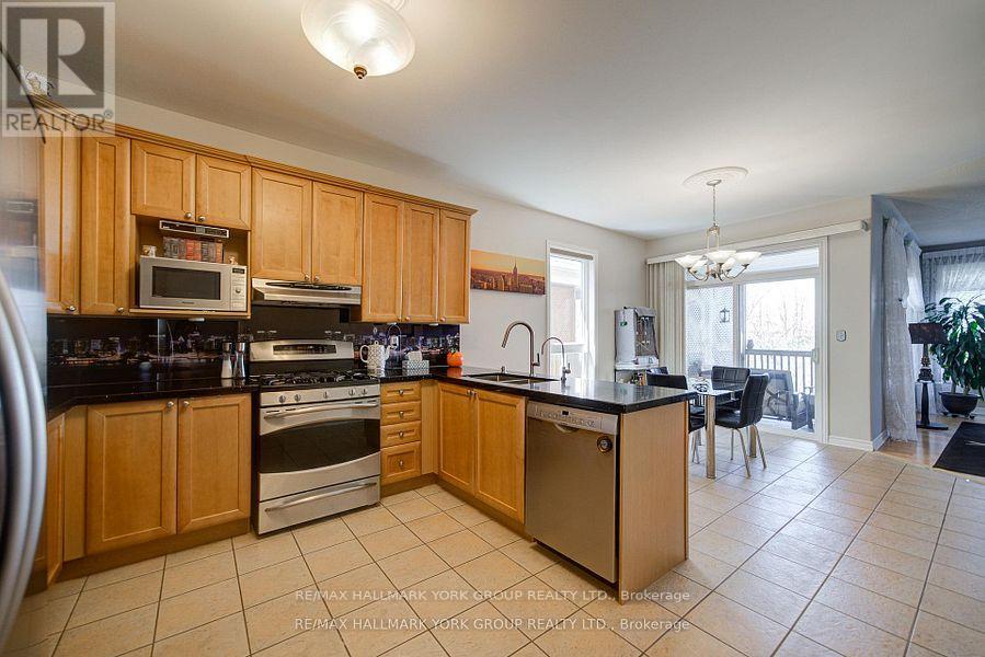 26 Regalia Way, Barrie, Ontario  L4M 7H7 - Photo 11 - S13697014